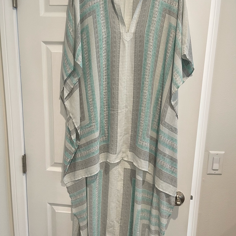 BCBGMaxAzria Textured Gray and White Dress
